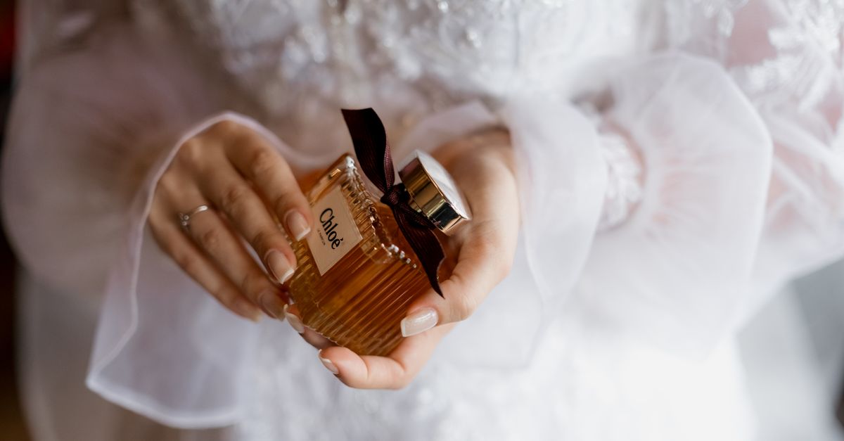 découvrez notre collection exclusive de parfums pour hommes et femmes, alliant élégance et senteurs uniques qui captivent les sens.